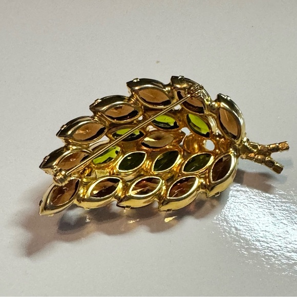 VINTAGE JULIANA DOMED DOUBLE SYEM LEAF BROOCH & EARRINGS HINESTONE  JEWELRY - Picture 6 of 8